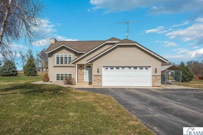 /international/us/53508-192nd-lane-lake-crystal-mn-110106753836/