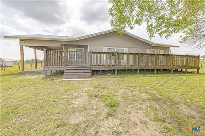 /international/us/3300-state-highway-95-shiner-tx-110107937754/