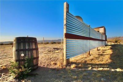 /international/us/4594-rice-avenue-joshua-tree-ca-110106013207/