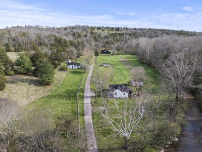 /international/us/121-johnson-road-nicholasville-ky-110098453521/