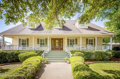 /international/us/726-live-oak-drive-biloxi-ms-110107458375/