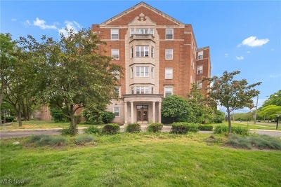 /international/us/13800-fairhill-road-unit-418-shaker-heights-oh-110099849030/