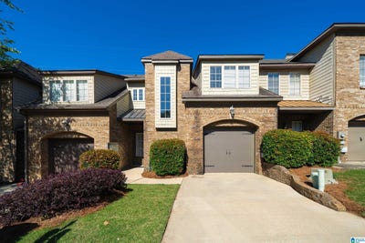 /international/us/683-flag-circle-hoover-al-110106527841/