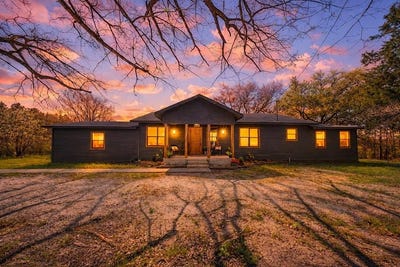 /international/us/514-e-linn-street-huntington-tx-110106549582/