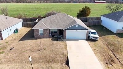 /international/us/210-cherry-street-lincoln-ar-110105783352/