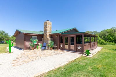/international/us/10227-county-road-379-hawley-tx-110107684013/
