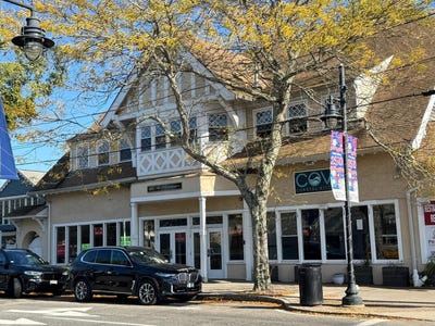 /international/us/615-main-street-hyannis-ma-110120482088/