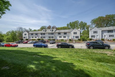 /international/us/44-brook-hollow-way-manchester-nh-110108178891/