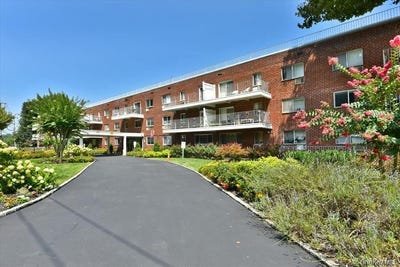 /international/us/320-e-shore-road-great-neck-ny-110108206591/