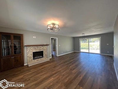 /international/us/182-warbler-avenue-ackley-ia-110095003676/