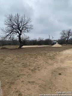 /international/us/226-county-road-572-castroville-tx-110097261987/