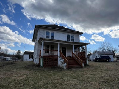 /international/us/49-holcombe-ave-new-castle-va-110104976833/