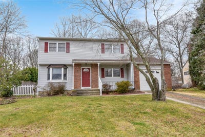 /international/us/56-colony-road-port-jefferson-station-ny-110098757299/