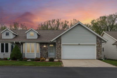 /international/us/2908-valley-ave-west-bend-wi-110107842053/