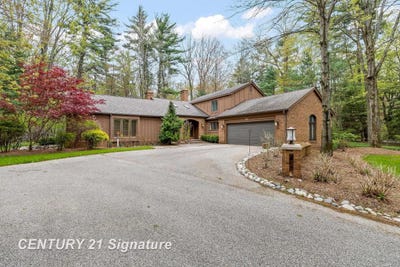 /international/us/3616-white-pine-way-street-midland-mi-110107803410/