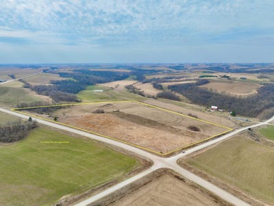 /international/us/tbd-middle-hesper-rd-decorah-ia-110105216867/