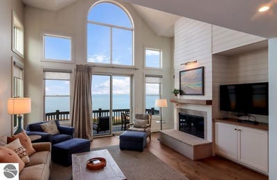 /international/us/1b-shoreside-north-glen-arbor-mi-110100758242/