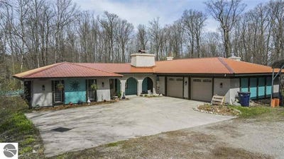 /international/us/4769-brookwood-lane-bellaire-mi-110100894389/