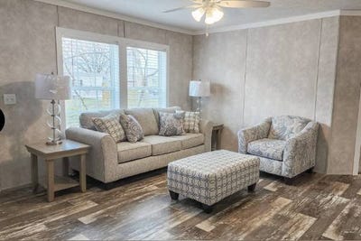 /international/us/4809-w-windsor-rd-champaign-il-110101260046/