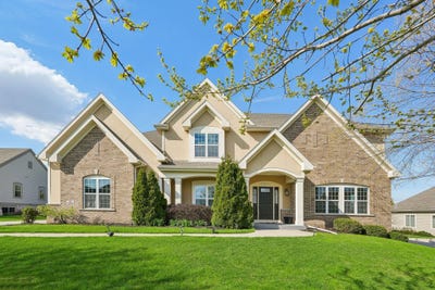 /international/us/n55w20970-carters-crossing-cir-menomonee-falls-wi-110107543994/
