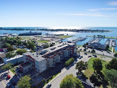 /international/us/105-w-danaher-street-ludington-mi-110108023363/