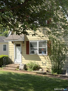 /international/us/687-689-w-main-street-branford-ct-110108201330/