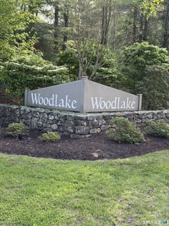 /international/us/7-highpoint-court-woodbury-ct-110107957895/