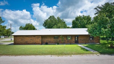 /international/us/2308-thornton-street-san-saba-tx-110108772152/
