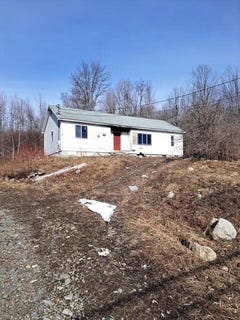 /international/us/527-canaan-road-hartland-me-110107401590/