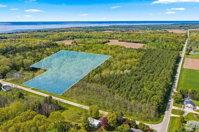 /international/us/cedar-road-luxemburg-wi-110108295204/