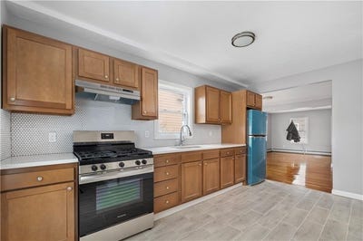 /international/us/35-central-street-lincoln-ri-110106761673/