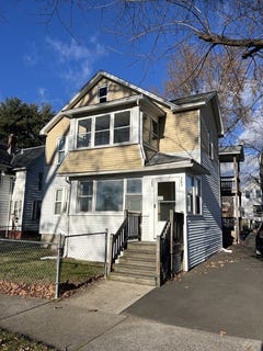 /international/us/383-newbury-street-springfield-ma-110107629920/