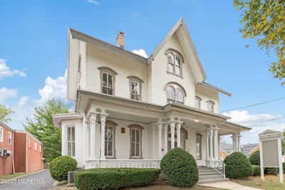 /international/us/64-w-main-street-freehold-nj-110106759743/