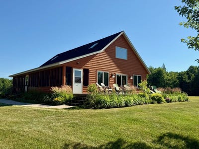 /international/us/38252-cloverdale-road-hinckley-mn-110109346938/