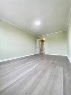 /international/us/8012-165th-street-jamaica-ny-110107690378/