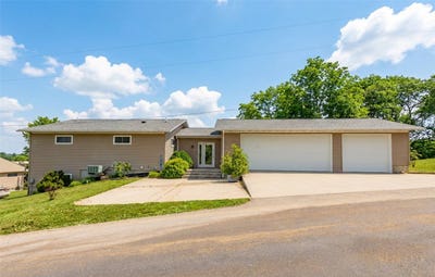 /international/us/8104-lakeshore-drive-dexter-ia-110106171312/