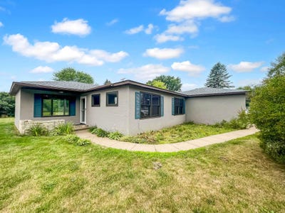 /international/us/830-w-4th-street-rush-city-mn-110119483862/