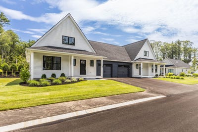 /international/us/33b-woodstone-drive-york-me-110101399552/