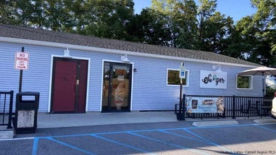 /international/us/43-violet-avenue-poughkeepsie-ny-110108179440/