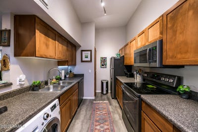 /international/us/1385-w-university-avenue-flagstaff-az-110108359859/