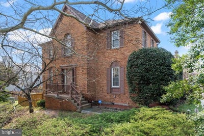/international/us/2851-yarn-court-falls-church-va-110107075761/