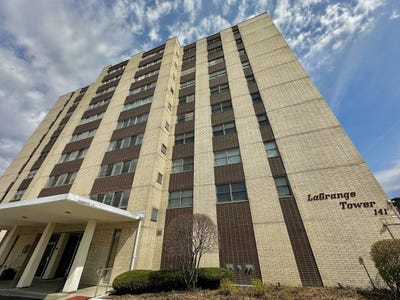 /international/us/141-n-la-grange-road-la-grange-il-110108191712/
