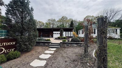 /international/us/373-farnum-pike-smithfield-ri-110107843408/
