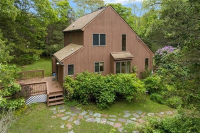 /international/us/56-lakeside-drive-charlestown-ri-110108547921/