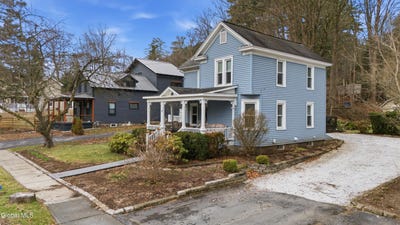 /international/us/76-schuyler-street-lake-george-ny-110107315270/