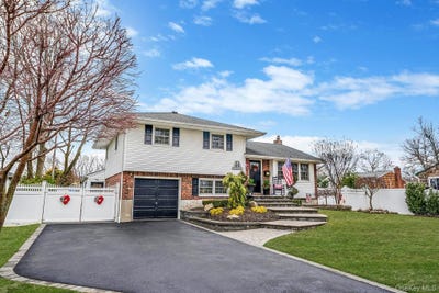 /international/us/68-elder-drive-commack-ny-110104879301/