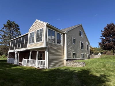 /international/us/12-twin-pond-circle-exeter-nh-110119409286/