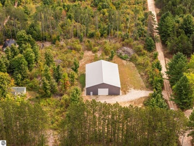 /international/us/2263-langs-lane-interlochen-mi-110120038572/