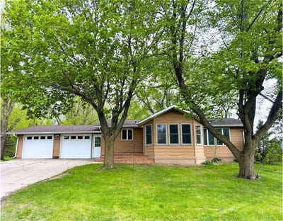 /international/us/451-2nd-street-n-wood-lake-mn-110108168735/