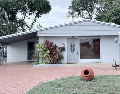 /international/us/957-w-67th-street-hialeah-fl-110107242982/